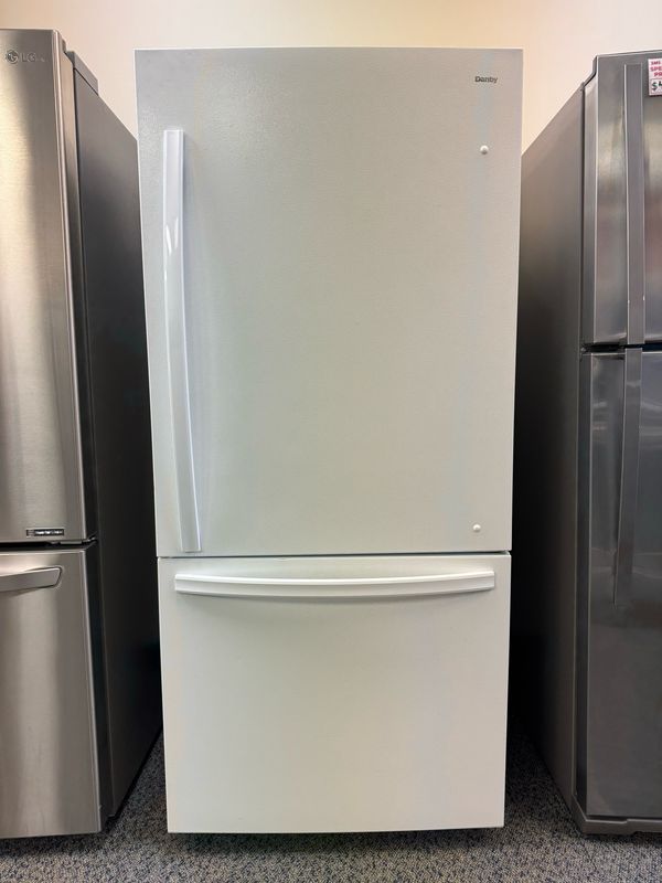 Danby 30” Bottom Mount Fridge DBM187E1WDB Danby 30” Bottom Mount Fridge DBM187E1WDB