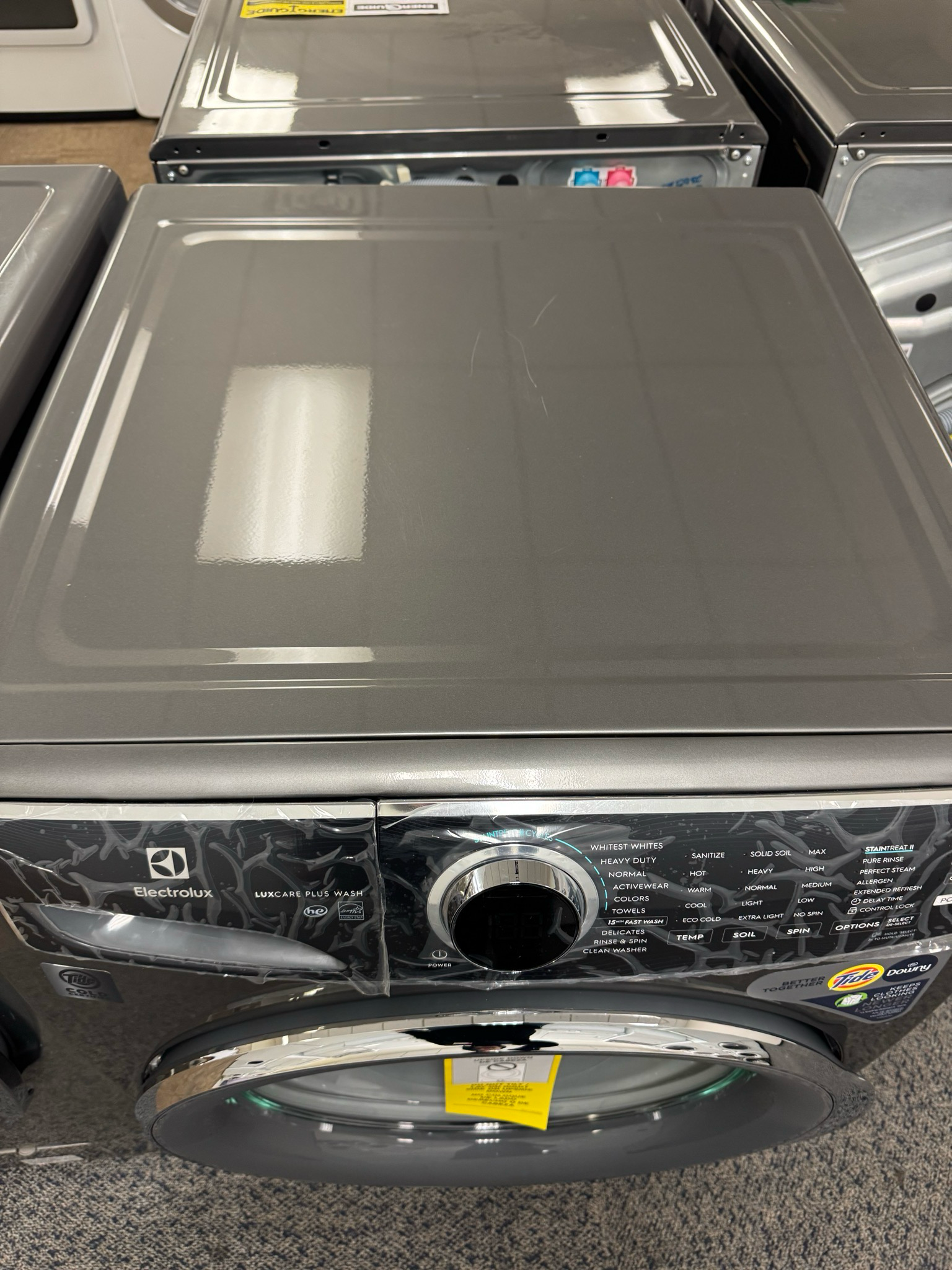 Open Box - Scratch & Dent Electrolux Front Load Washer ELFW7537AT