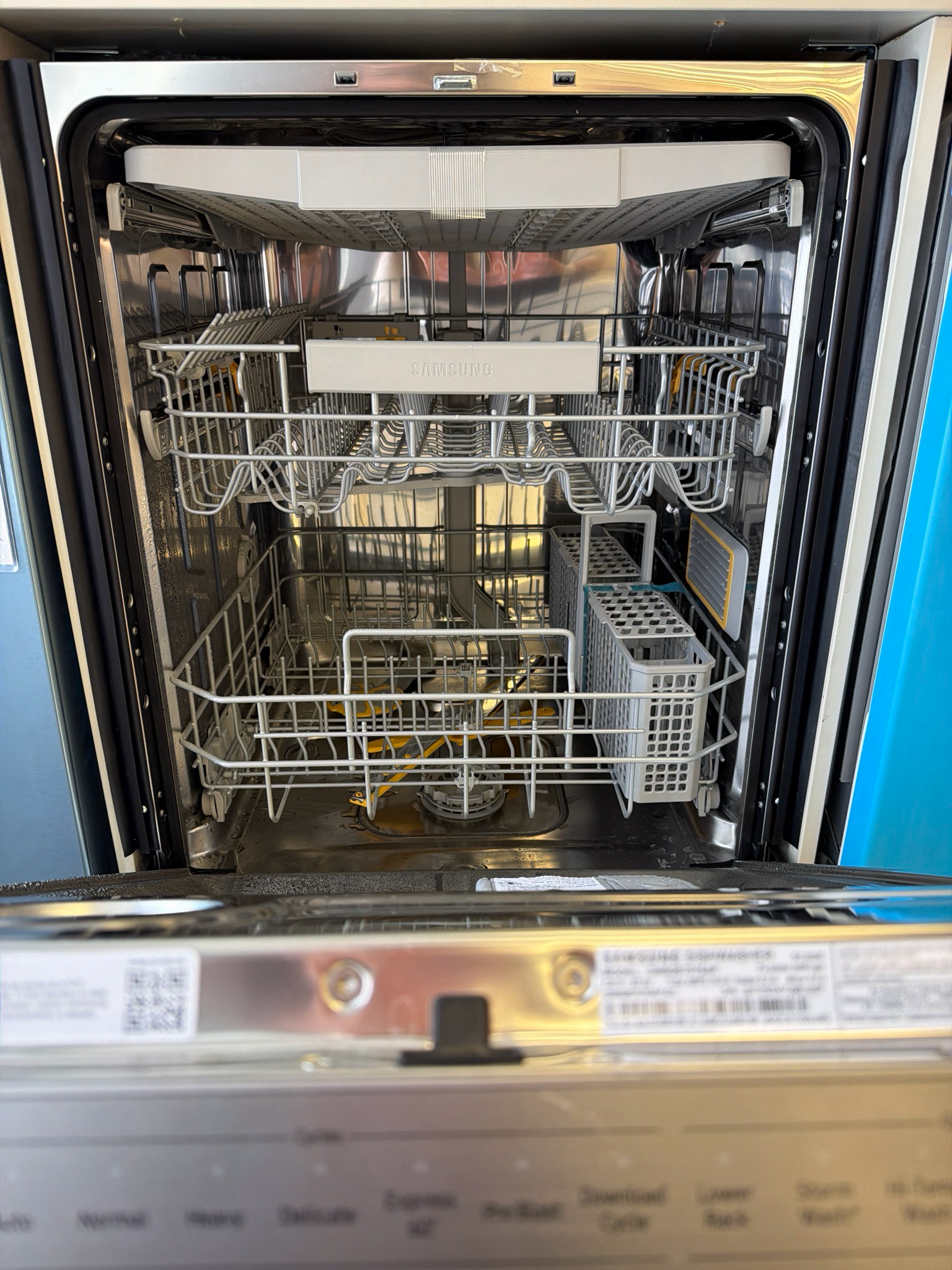 Open Box - Scratch & Dent Samsung 24