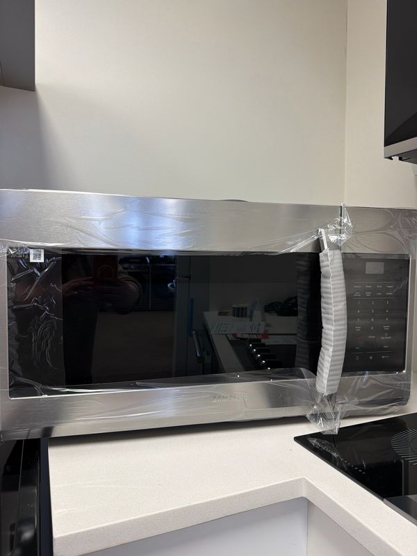 Open Box - Scratch & Dent Samsung Over The Range Microwave ME17R7011ES Open Box - Scratch & Dent Samsung Over The Range Microwave ME17R7011ES