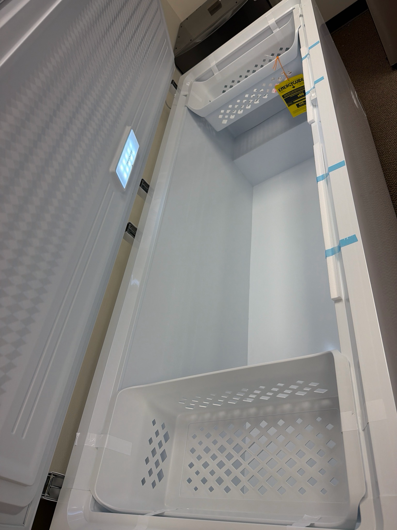 Open Box - Scratch & Dent Frigidaire Chest Freezer 24.8 cu.ft FFCL2542AW