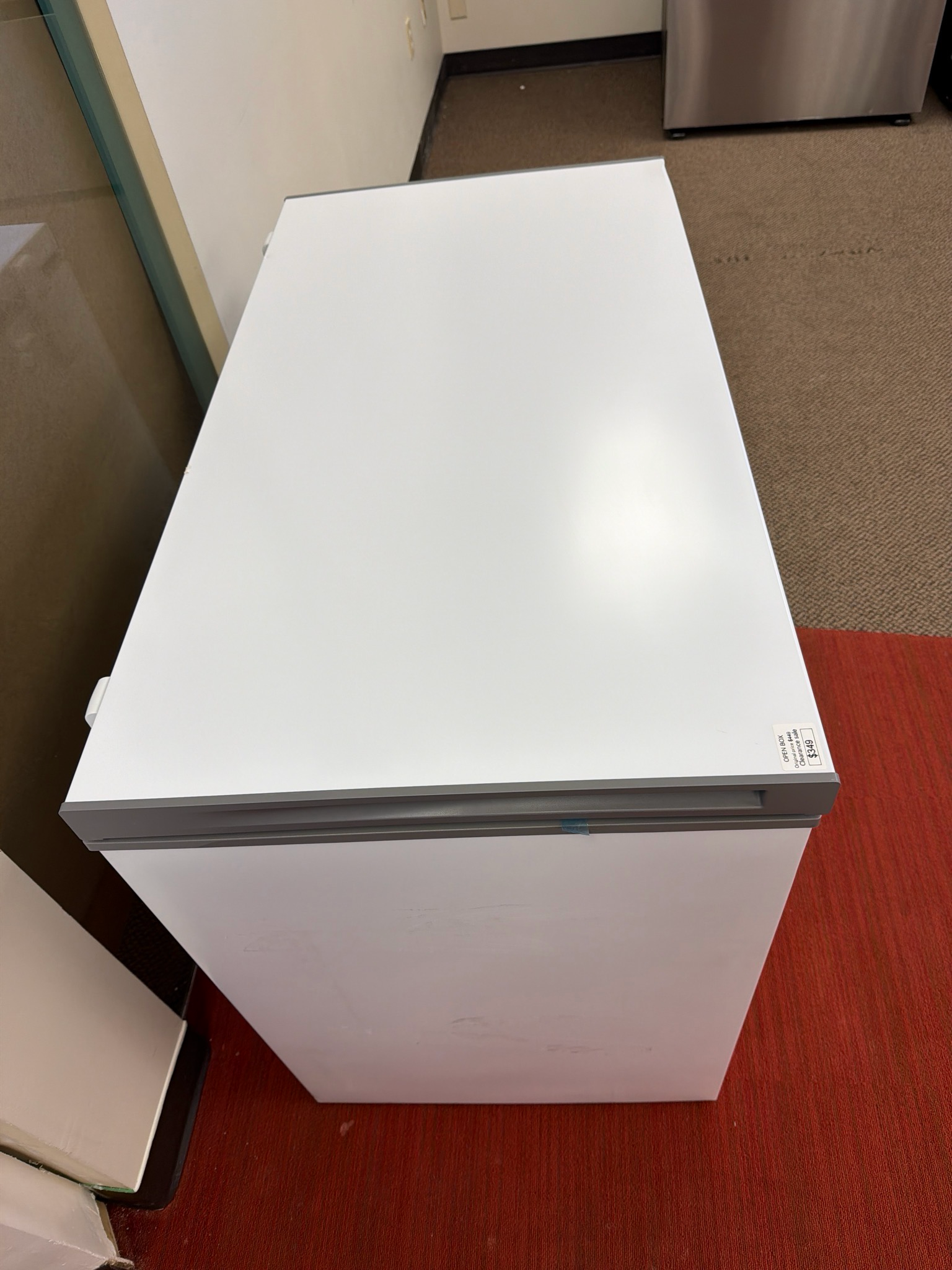 Open Box - Scratch & Dent Chest Freezer Midea 10.4 cu.ft MRC10M5CWW