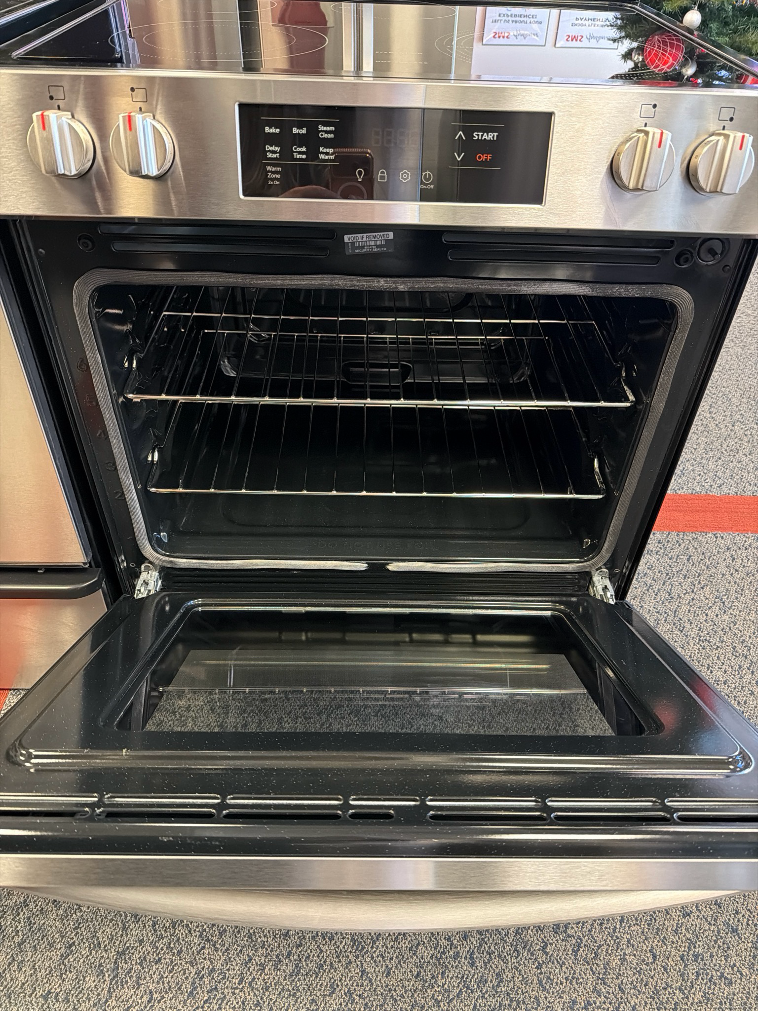 Refurbished Frigidaire Glass Top Stove FCFE306CAS