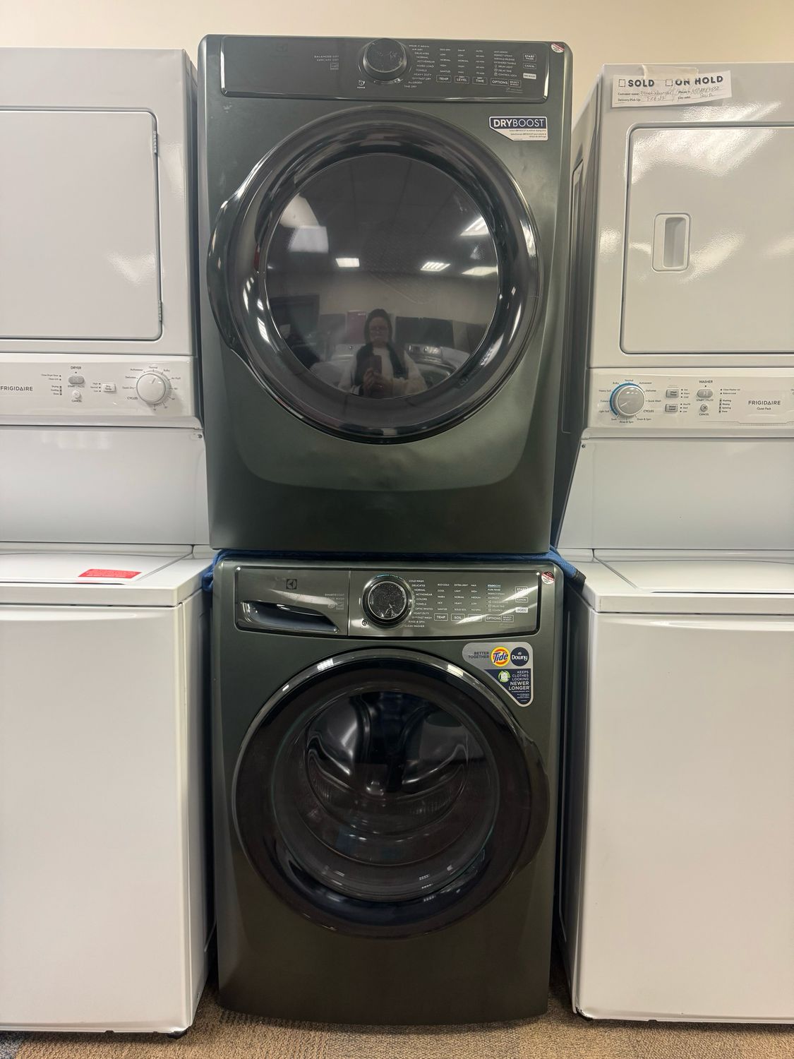 Open Box Scratch & Dent Electrolux Washer & Dryer Set ELFE773CAA/ELFE773CAA