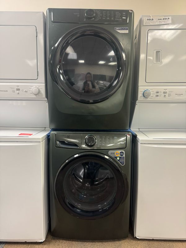 Open Box Scratch & Dent Electrolux Washer & Dryer Set ELFE773CAA/ELFE773CAA