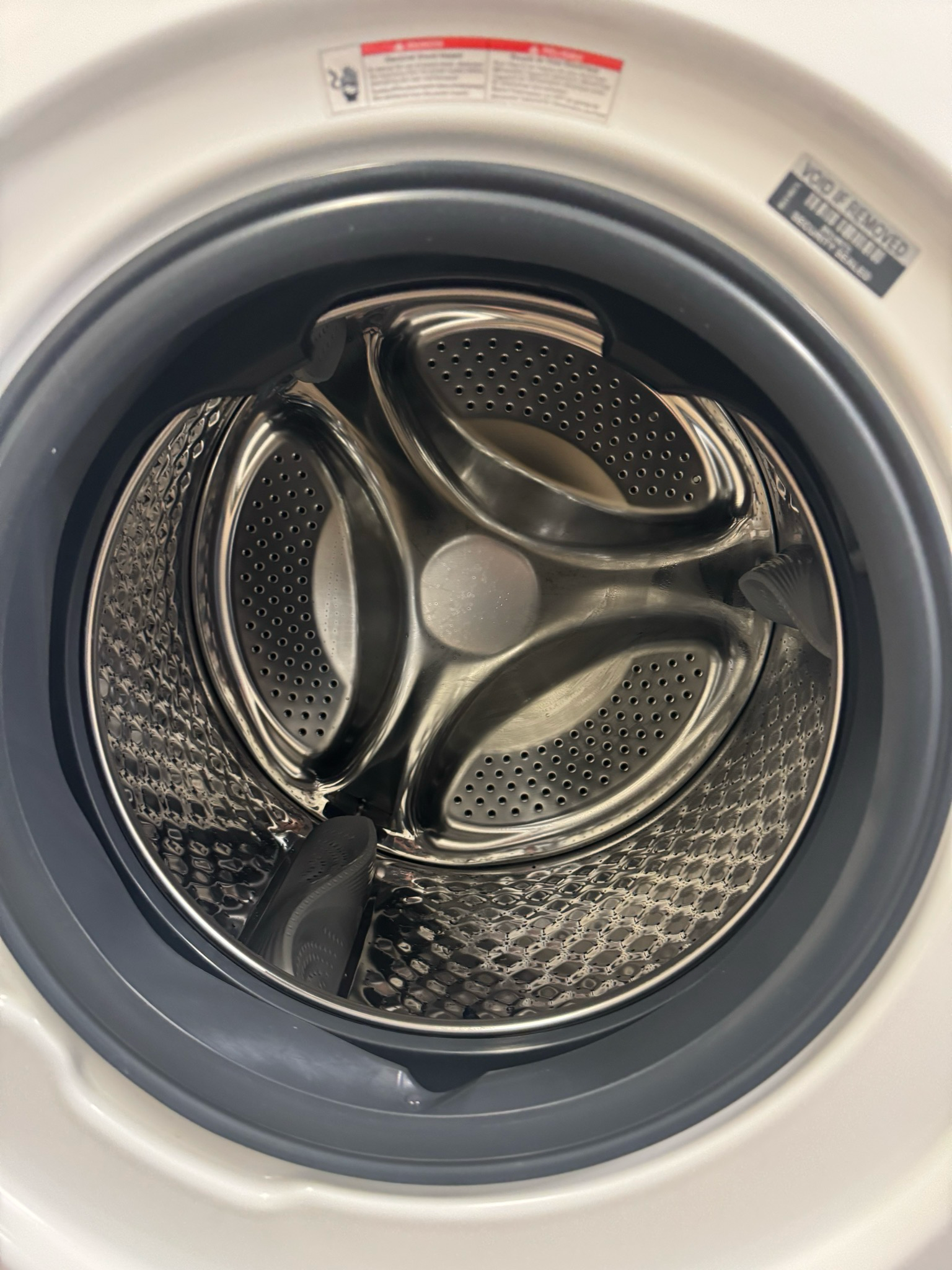 Open Box - Scratch & Dent Midea 24” Front Load Washer MLH27N4AWWC