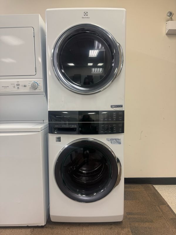 BRAND NEW Electrolux Laundry Tower ELTE760CAW BRAND NEW Electrolux Laundry Tower ELTE760CAW