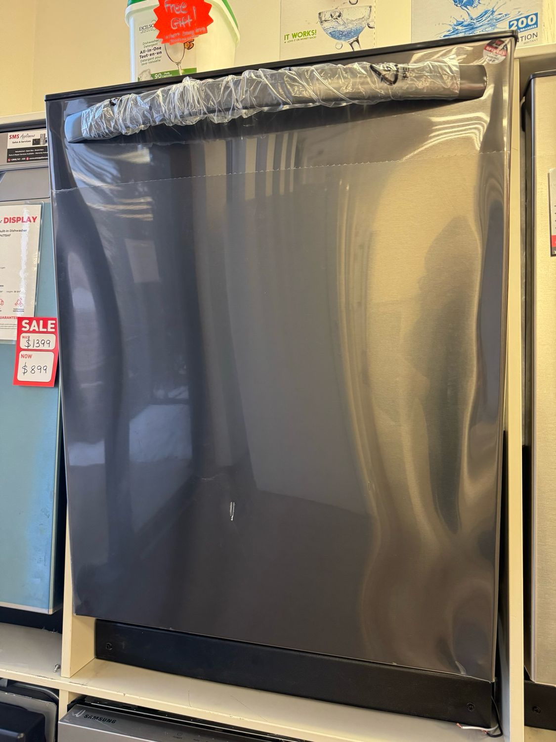 Open Box - Scratch & Dent Frigidaire 24” 52 dB Dishwasher FDPH4316AD