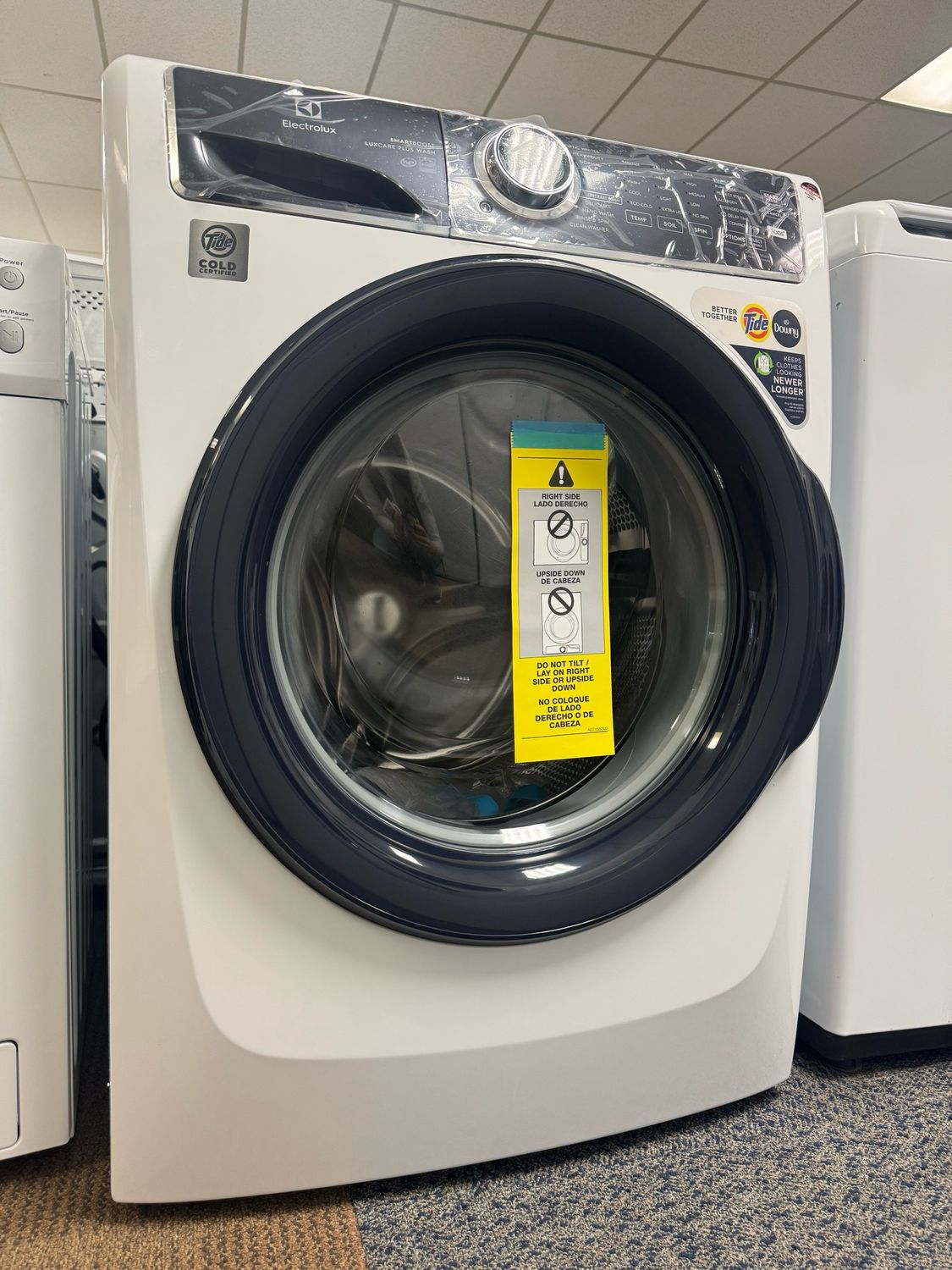 Open Box - Scratch & Dent Electrolux Front Load Washer ELFW7626BW