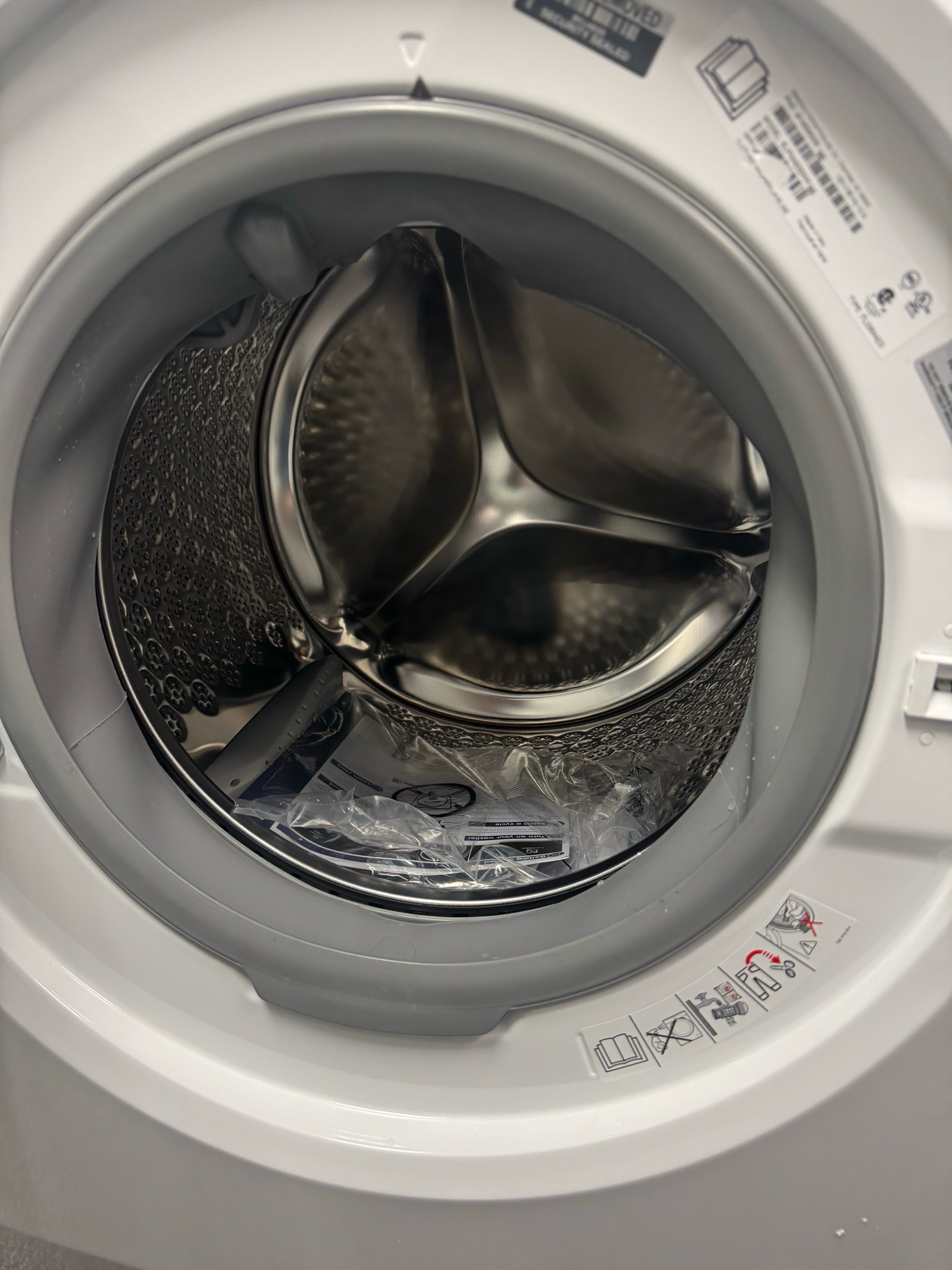 Open Box - Scratch & Dent Electrolux 24” Front Load Washer ELFW4222AQ