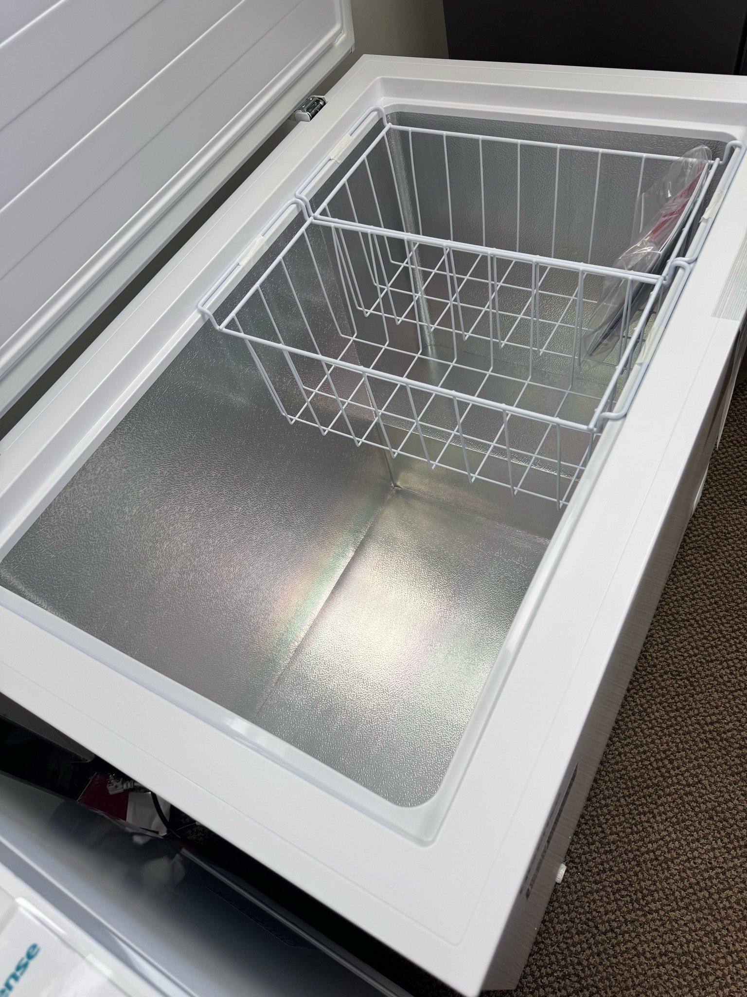 Open Box - Scratch & Dent Hisense Chest Freezer 8.8 cu.ftFC88D6CWD