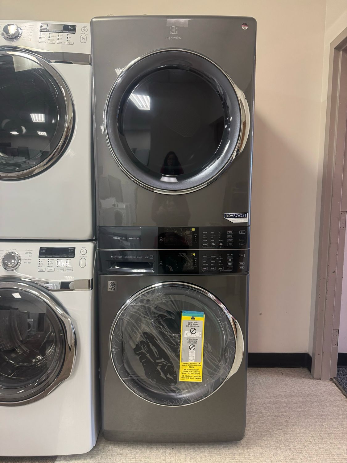 Open Box - Scratch & Dent Electrolux Laundry Tower ELTE760CAT