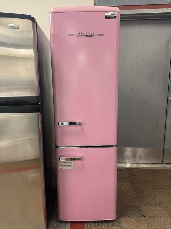 Open Box- Scratch & Dent Unique Classic 24” Bottom Mount Fridge