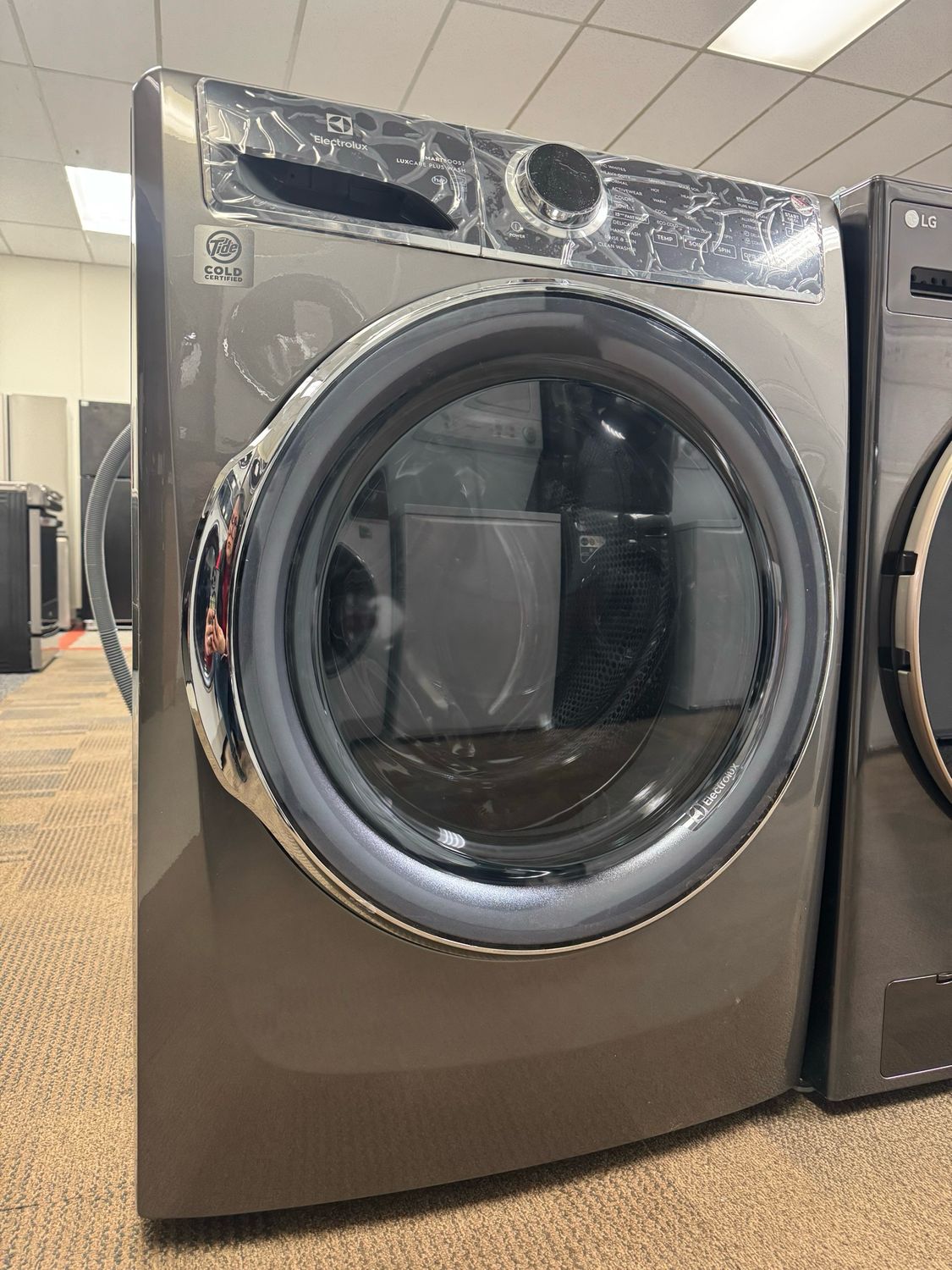 Open Box - Scratch & Dent Electrolux Front Load Washer ELFW7637AT