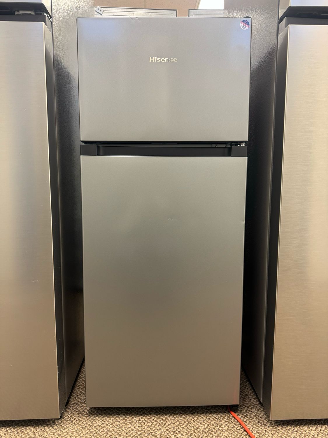 Open Box Hisense 19” Top Mount Fridge HRT044VE