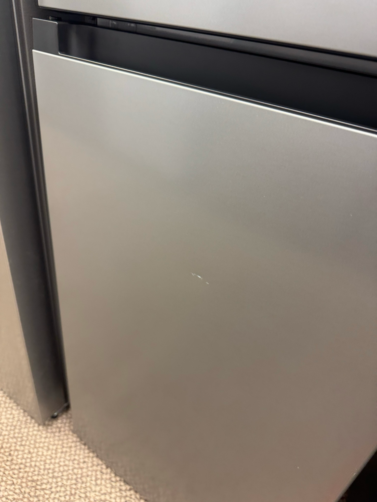 Open Box Hisense 19” Top Mount Fridge HRT044VE