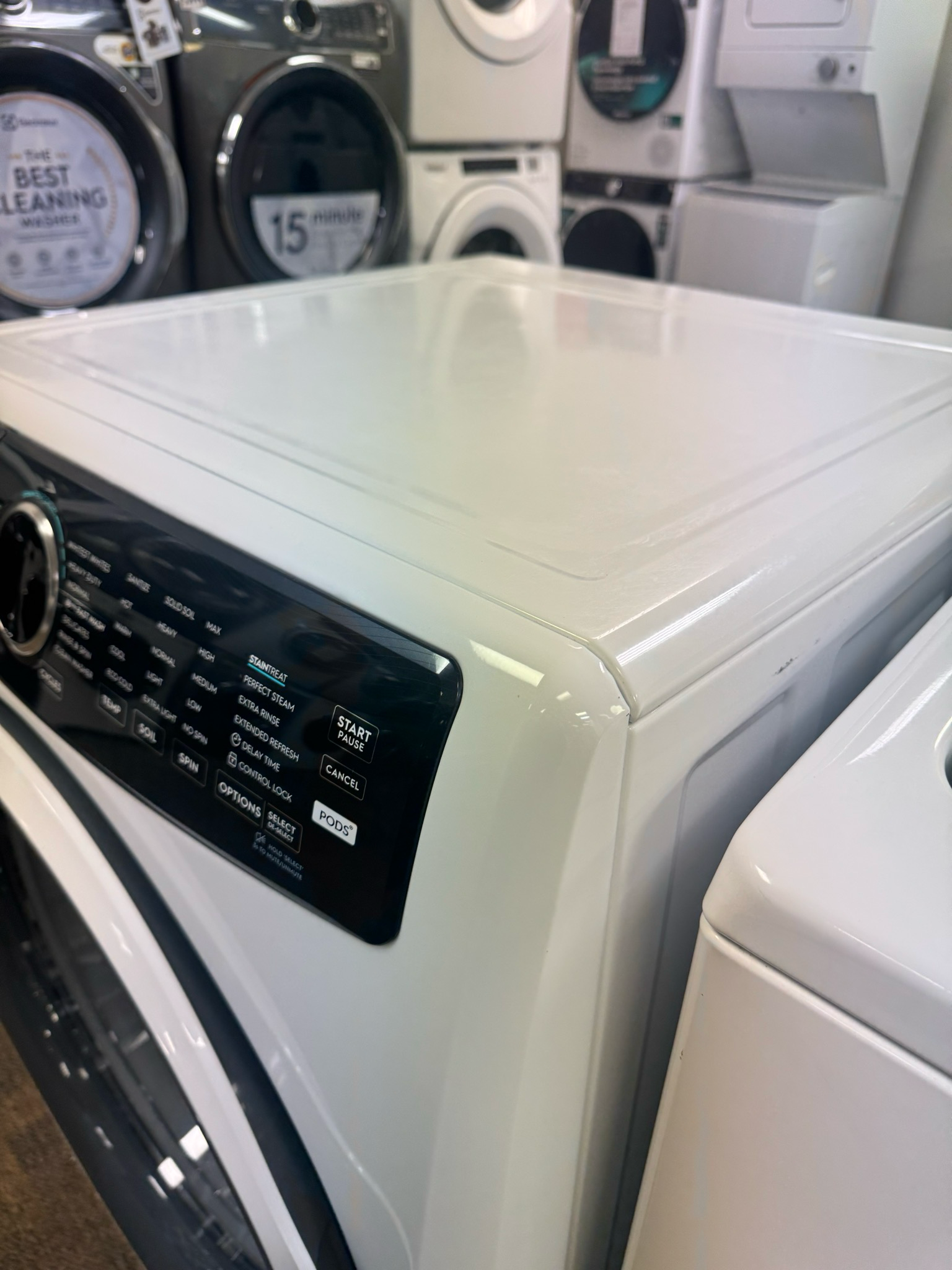 Refurbished Electrolux Front Load Washer ELFW7437AW