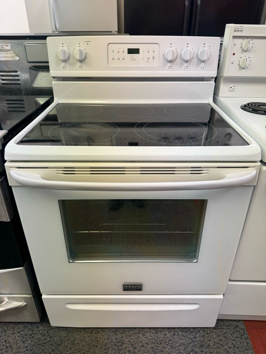 Refurbished Frigidaire Gallery Glass Top Stove CGEF3032KWC