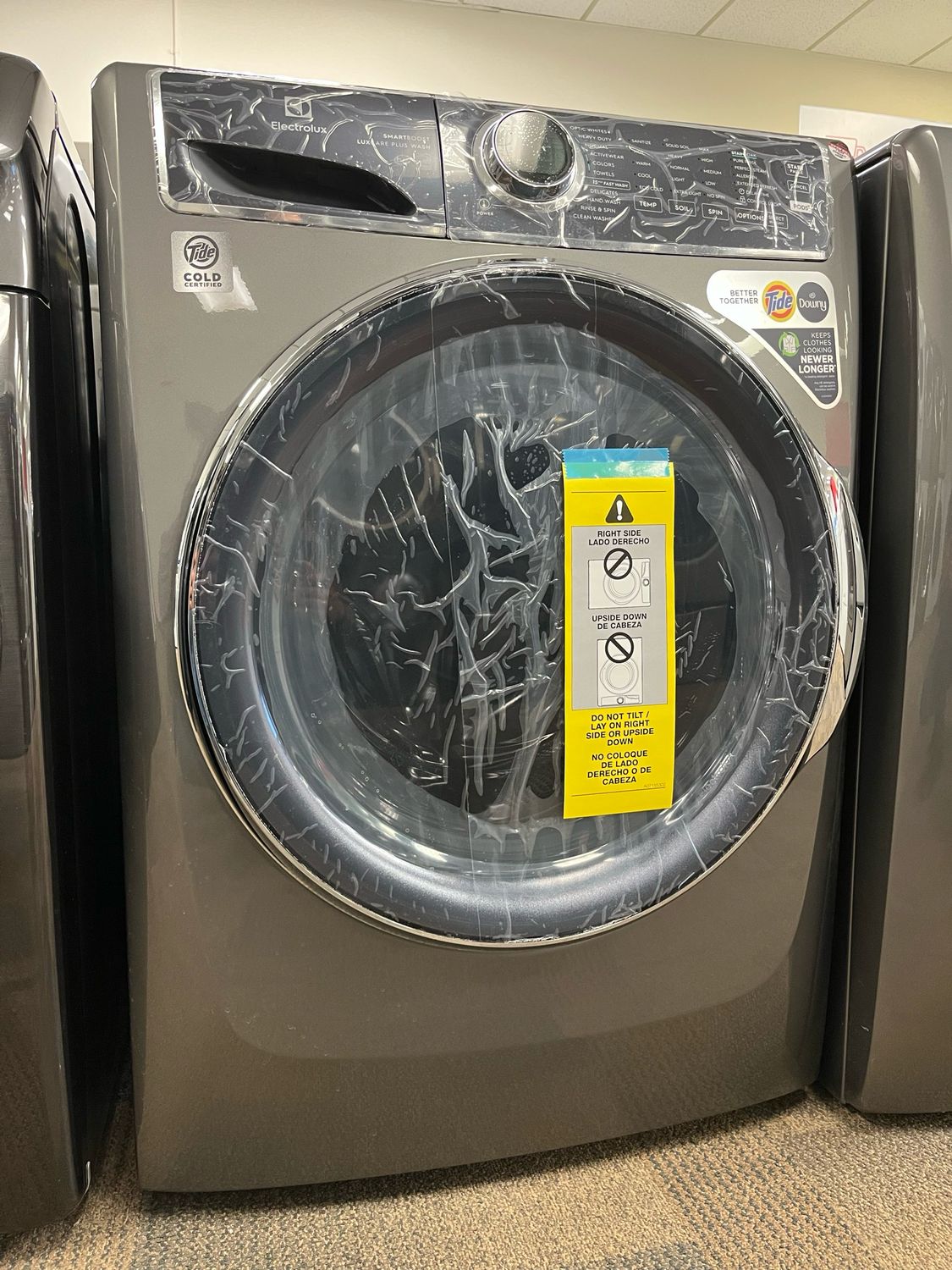 Open Box Electrolux Front Load Washer ELFW7637AT