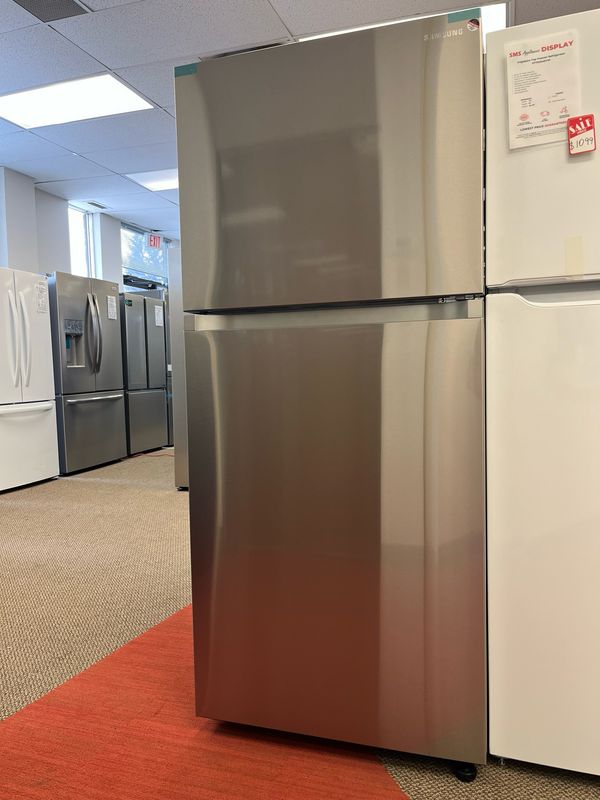 Open Box Samsung 30” Top Mount Fridge RT18DG6500SR