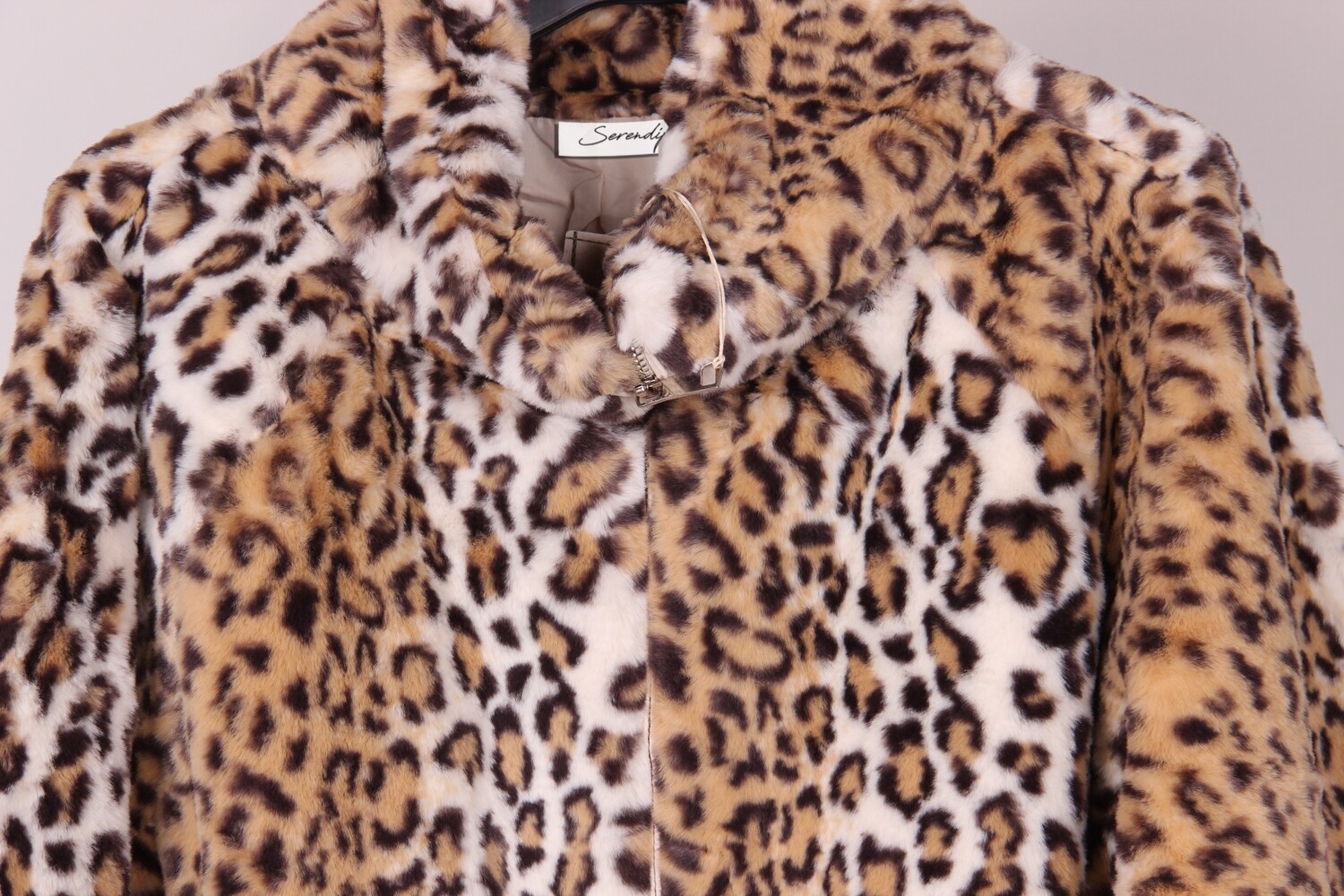 Abrigo print leopardo.