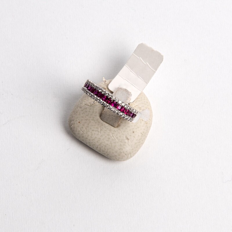 Bague or 18 carats, rubis et diamants