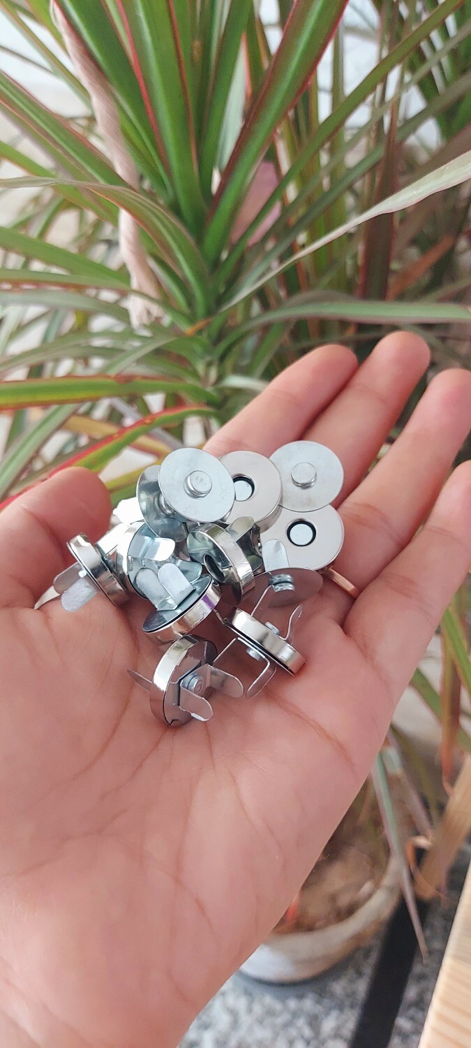 Magnet Button