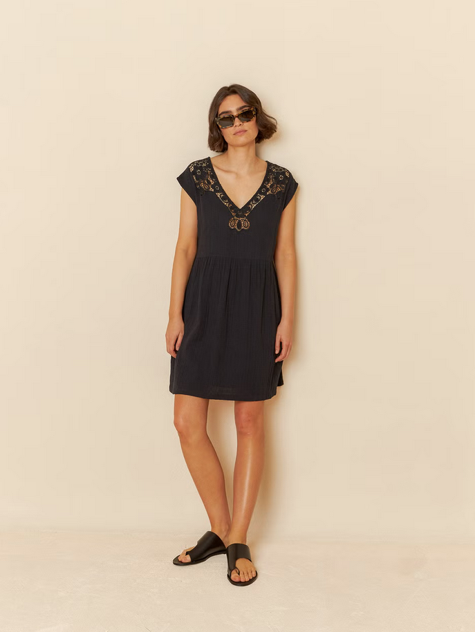 Indi &amp; Cold Short Dress with Lace (Two Colors)