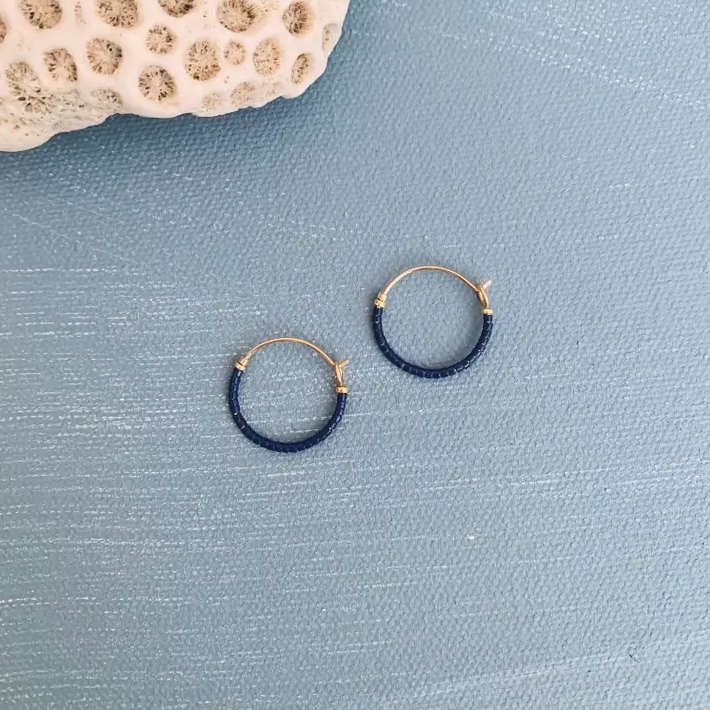 Alice Rise Single Note Hoop in Navy AL25