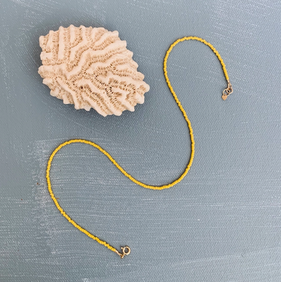 Alice Rise Single Note Beaded Choker Necklace in Pineapple Yellow AL30