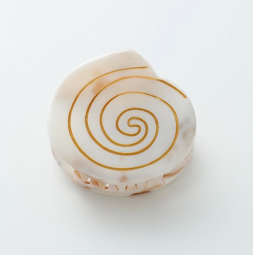 Adorro Calacatta Sundial Seashell Clip in Cream AD84
