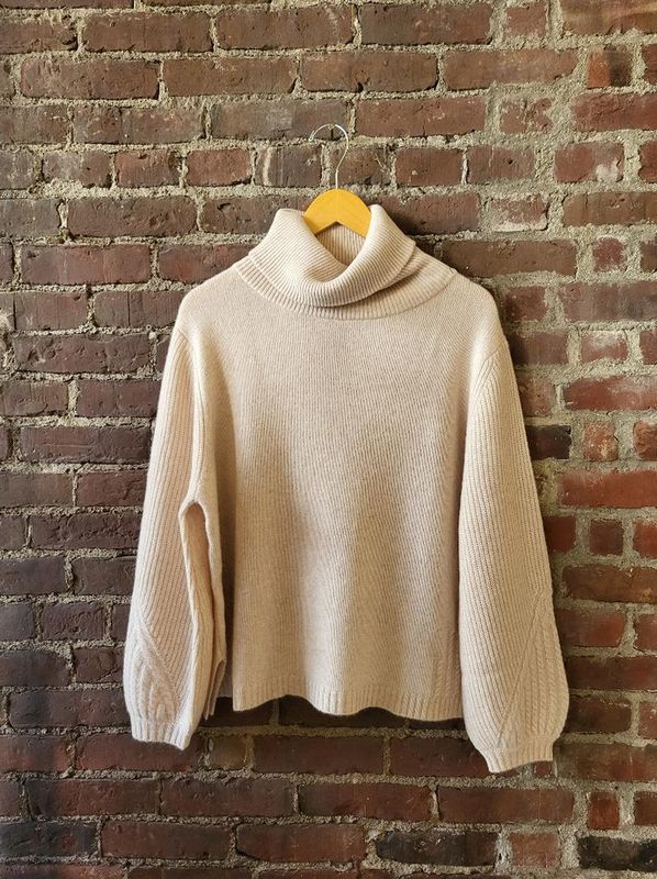Estheme Cashmere Oat Turtleneck Sweater