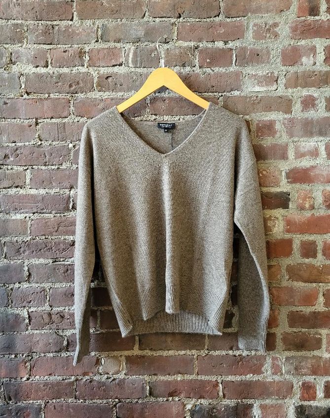 Estheme Cashmere Pointelle V-Neck Sweater