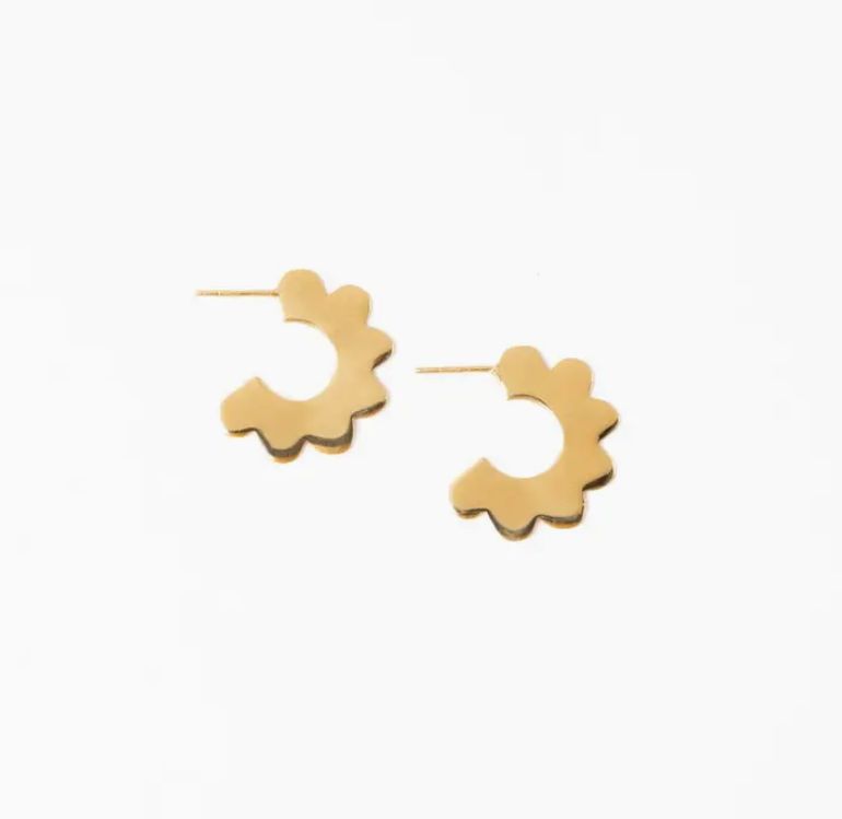 Ink + Alloy Cora Scalloped Hoop Earrings in Brass