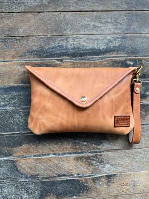 Kingdom Leather Passenger Clutch in Natural