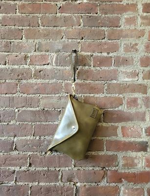 Kingdom Leather Passenger Clutch with Strap in Olive