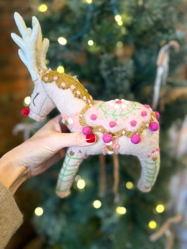 French Knot Reindeer Mantel Topper FK888