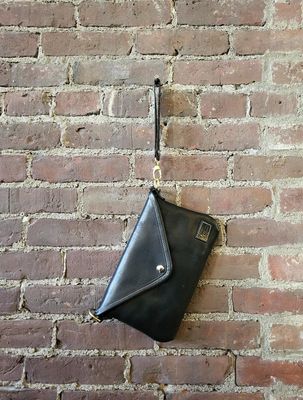 Kingdom Leather Passenger Clutch with Strap in Black