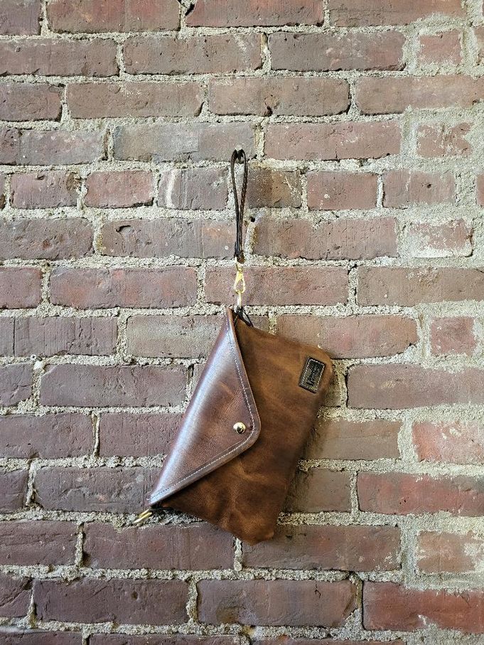 Kingdom Leather Passenger Clutch with Strap in Brown