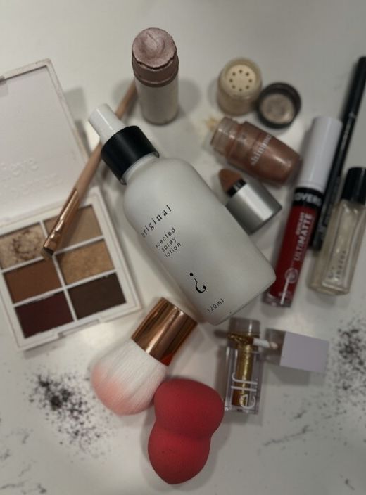 Riddle Oil Milky Spray Lotion Voyeur