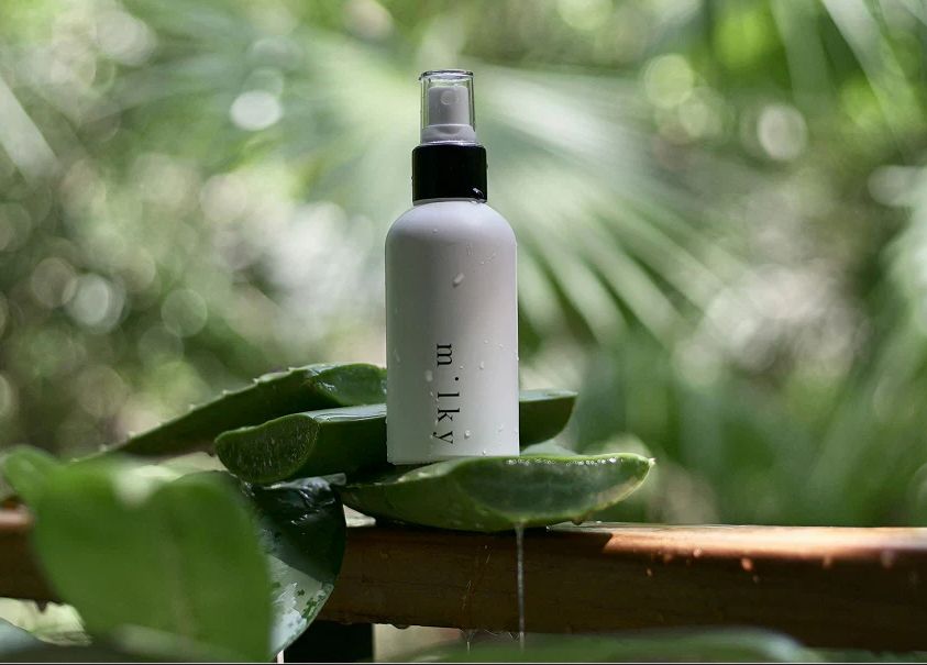 Riddle Oil Milky Spray Lotion in Voyeur