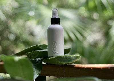 Riddle Oil Milky Spray Lotion in Voyeur