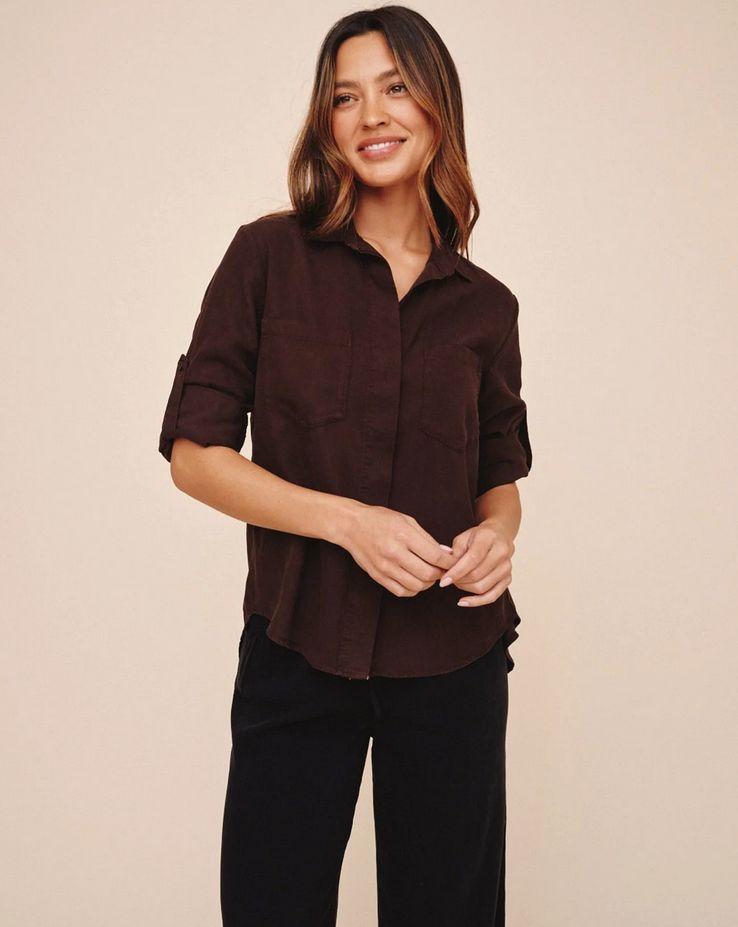Bella Dahl Split Back Button Down in Dark Chestnut