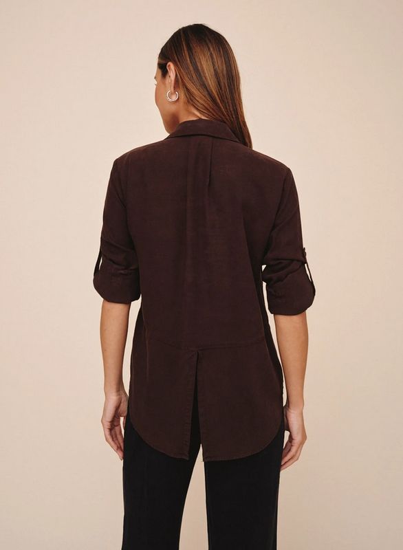Bella Dahl Split Back Button Down in Dark Chestnut