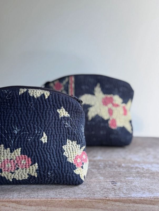 Belle's Nest The Retreat Makeup Zip Travel Bag In Navy BN6