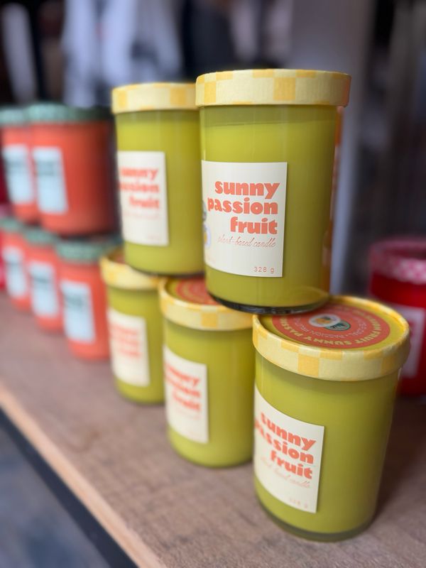 Illume Sunny Passion Fruit Farmers Market Glass Candle
