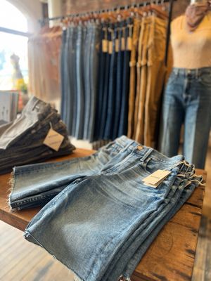 Mother HW Rider Bermuda Short Fray Float My Boat