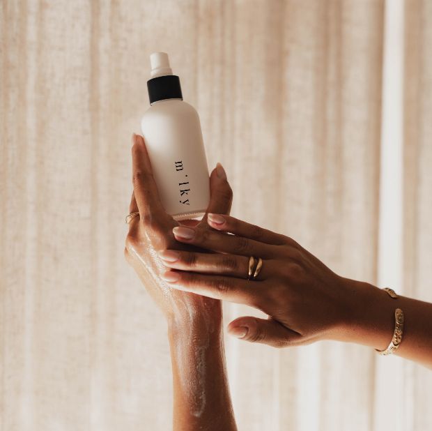 Riddle Oil Milky Spray Lotion in Kismet