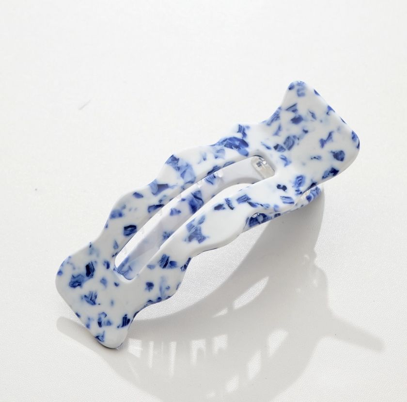 Adorro Jane Coastal Scalloped Flat Lay Claw Clip in Blue and White AD149