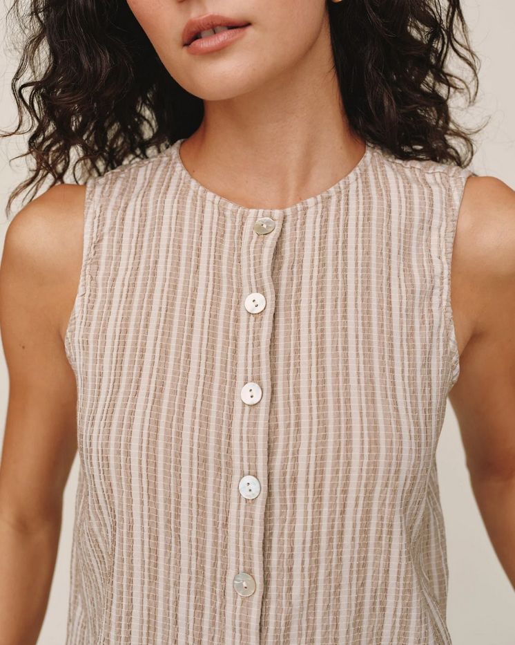 Bella Dahl Sleeveless Button Front Top